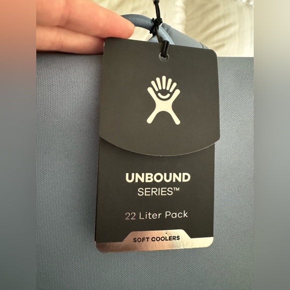🔥 SOLD on FB 🔥 Hydro flask unbound series 22 L soft cooler backpack NWT - Picture 3 of 10